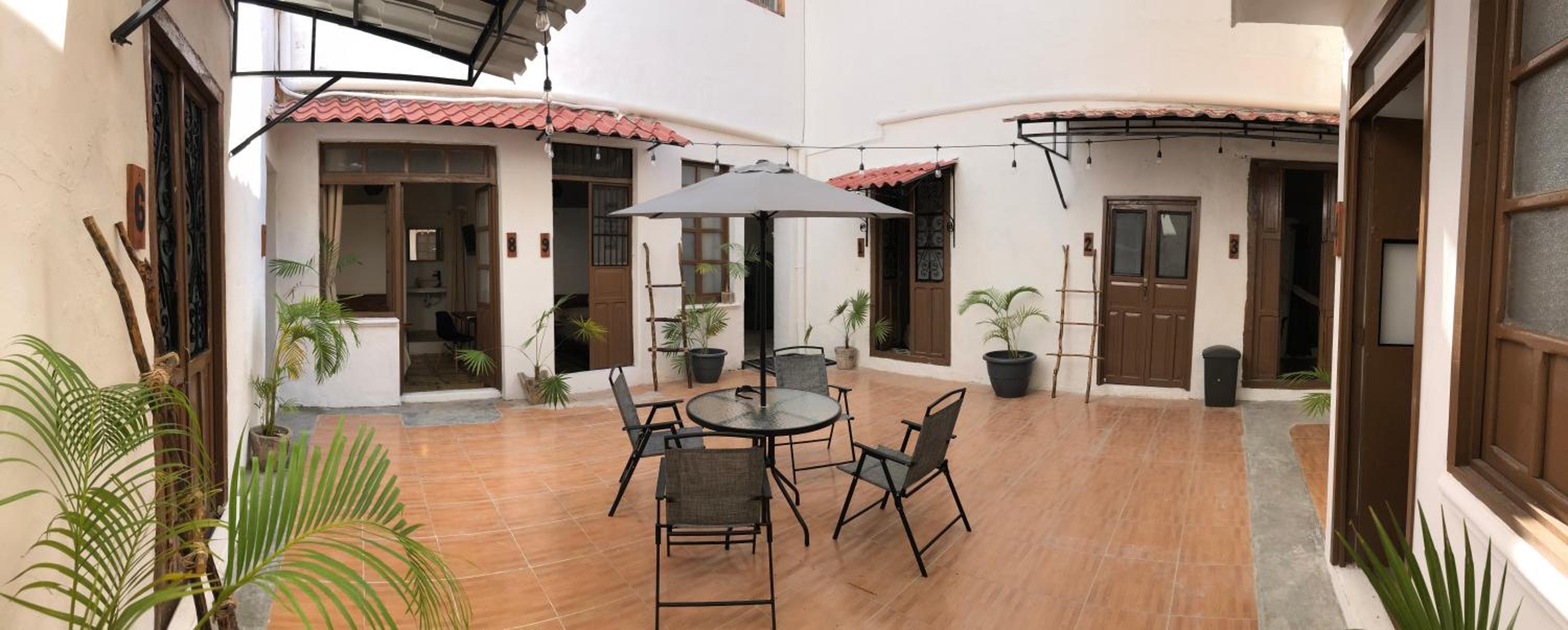 Hotel Bleu Downtown - Image 1