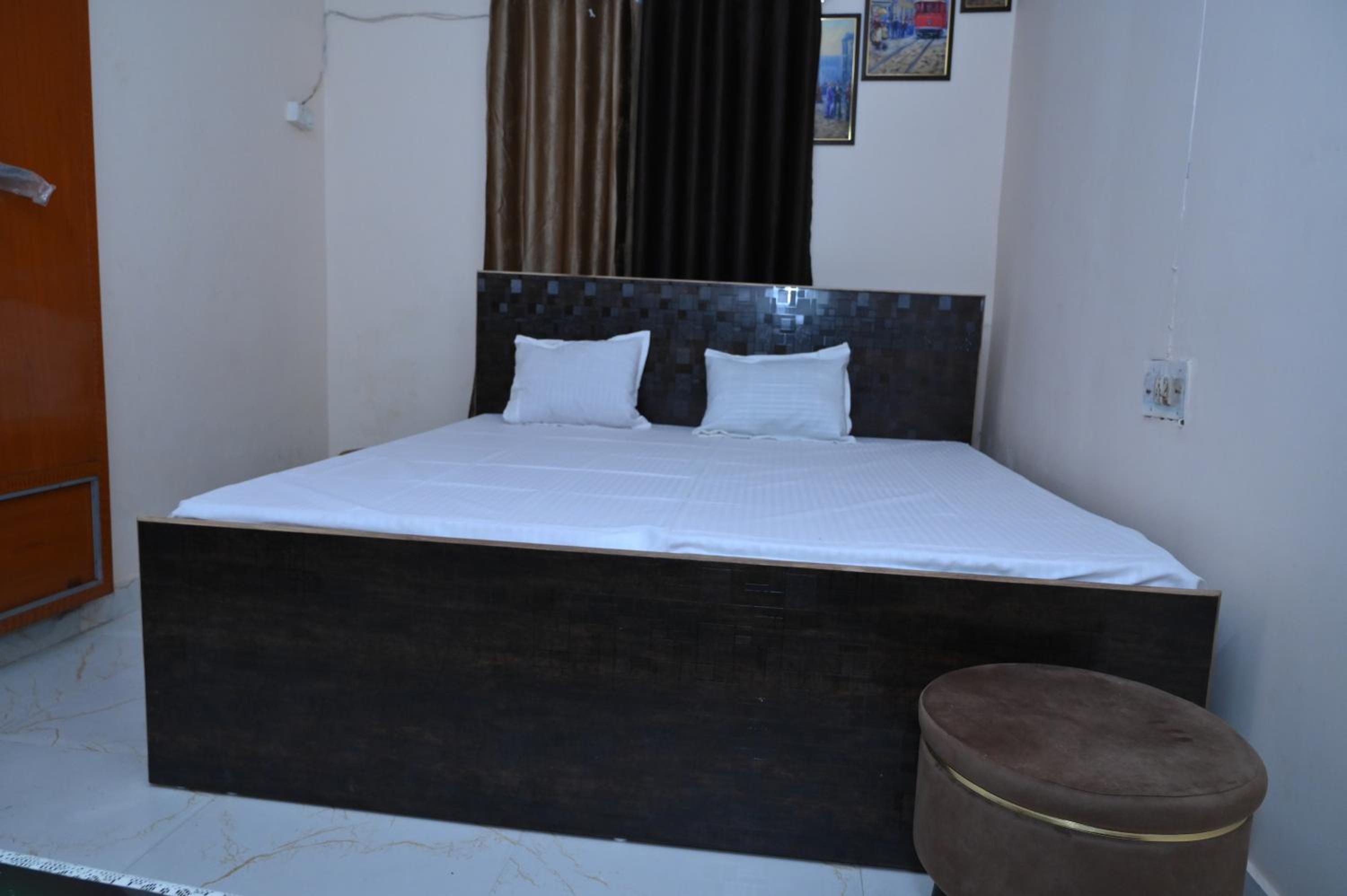 Privyrooms