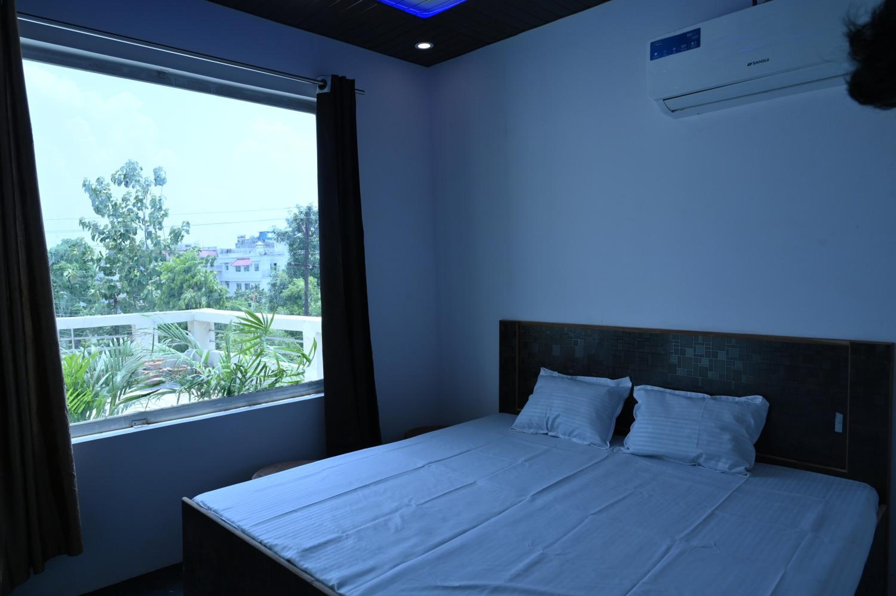 Privyrooms