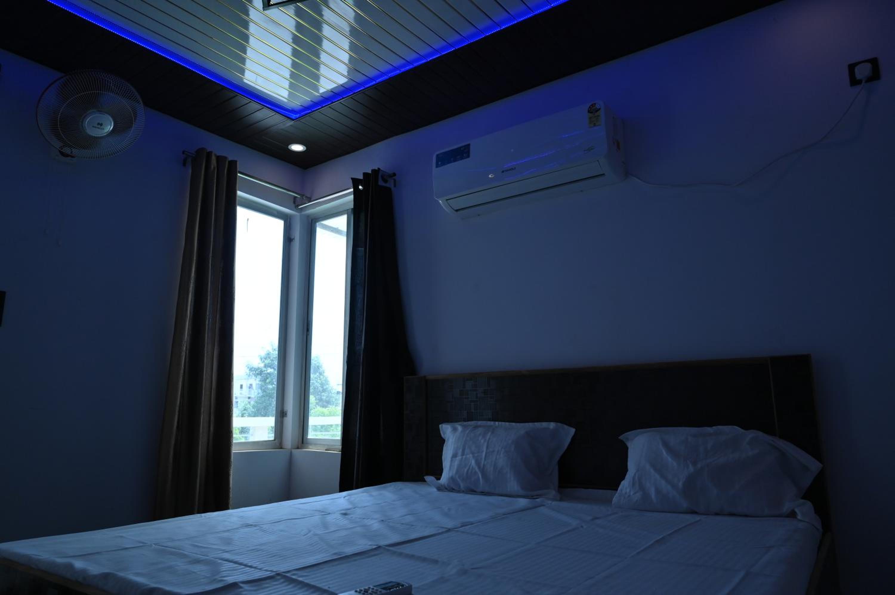 Privyrooms