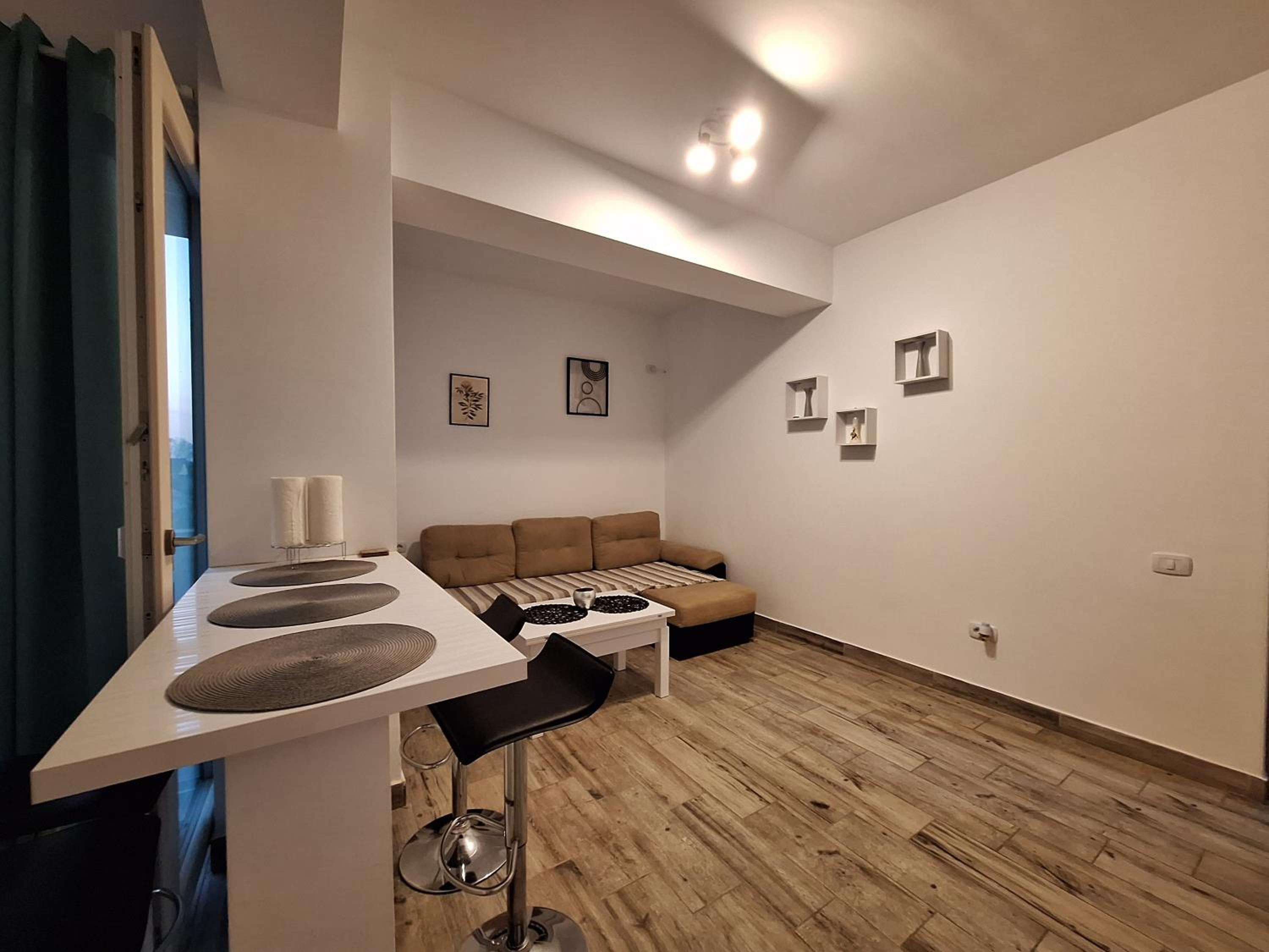 Moni apartment