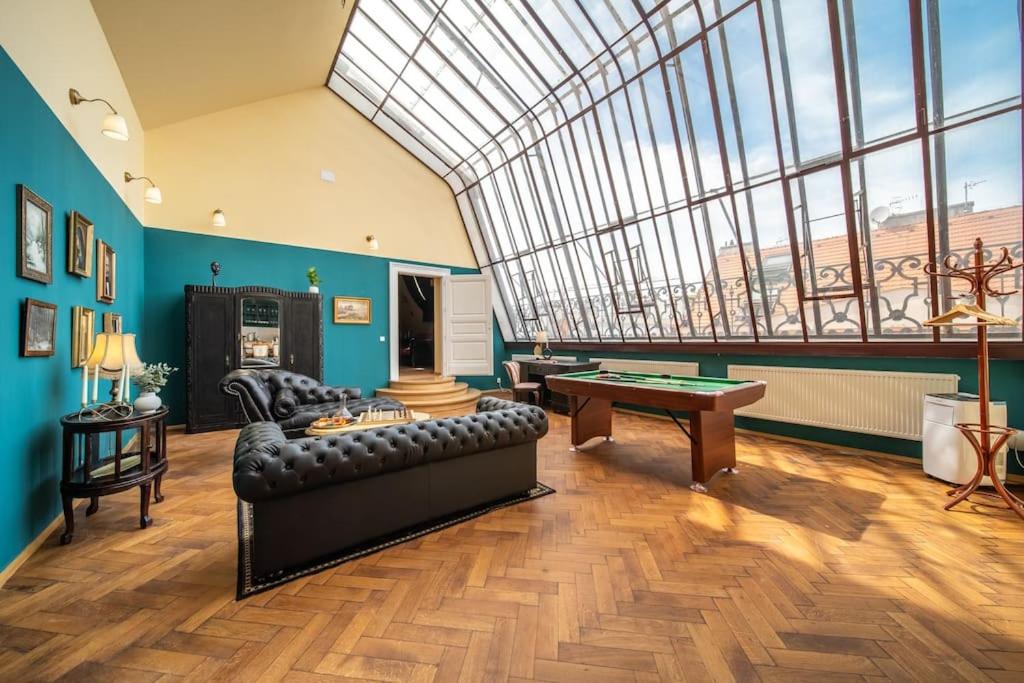 lounge