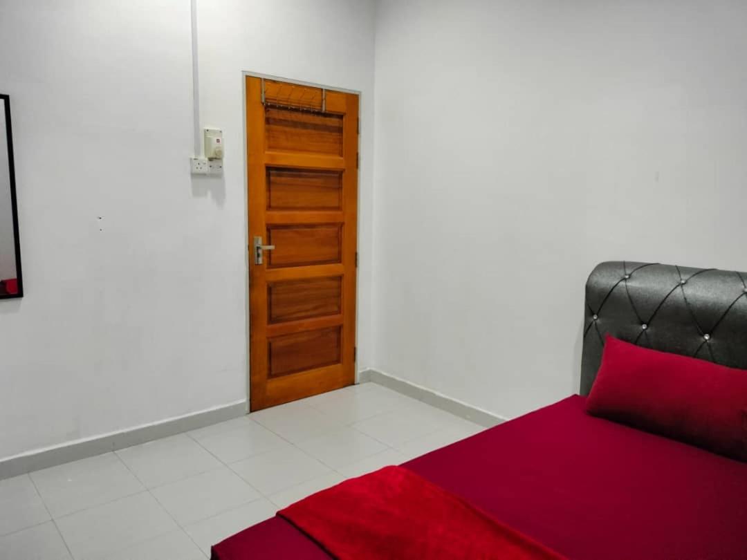 KUALA TERENGGANU GUESTHOUSE-FREE WIFI-NEAR NASI DAGANG ATAS ToL-UNIT A-1 BILIK AIRCOND 2 BILIK KIPAS photo 1