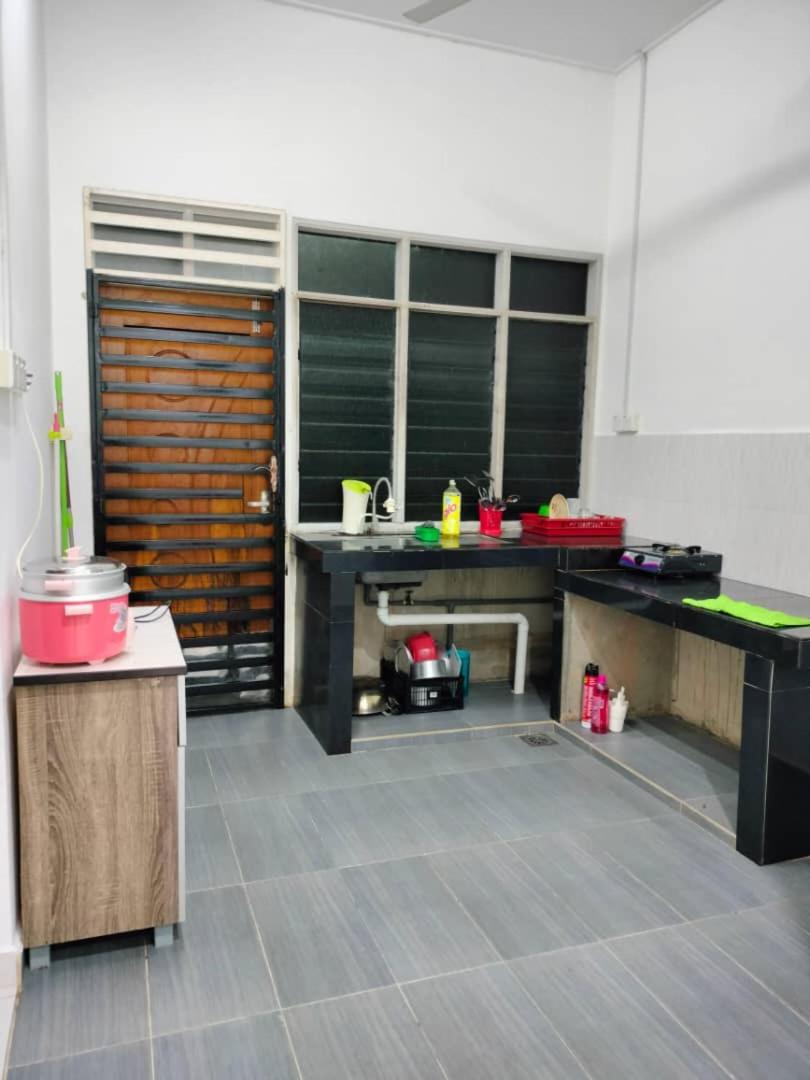 KUALA TERENGGANU GUESTHOUSE-FREE WIFI-NEAR NASI DAGANG ATAS ToL-UNIT A-1 BILIK AIRCOND 2 BILIK KIPAS photo 2