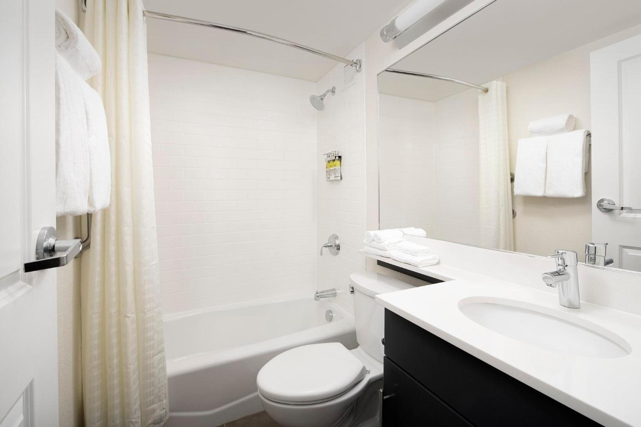 Candlewood Suites Alexandria West, an IHG Hotel - Property Image 8