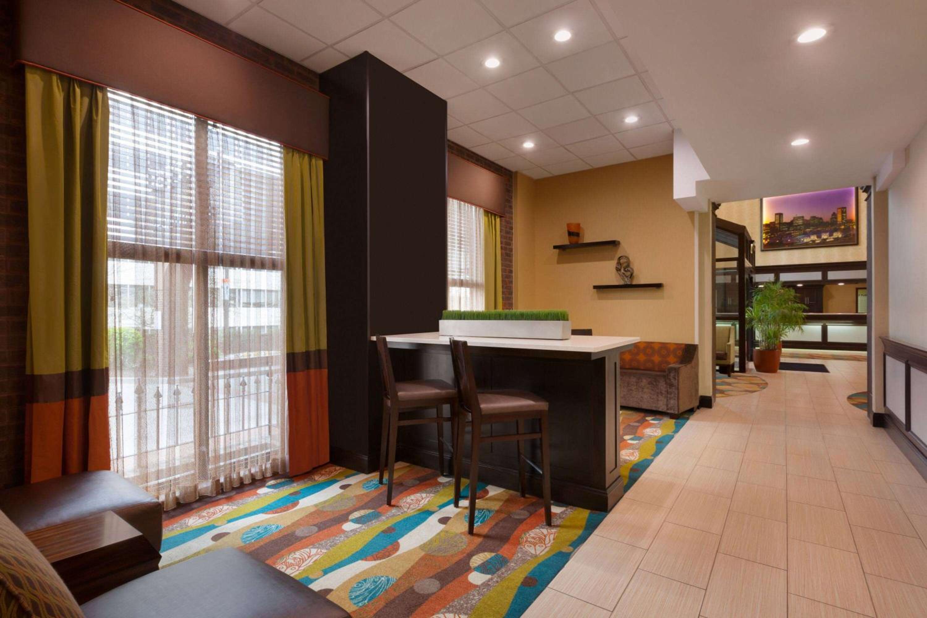 Days Inn by Wyndham Baltimore Inner Harbor - Property Image 3