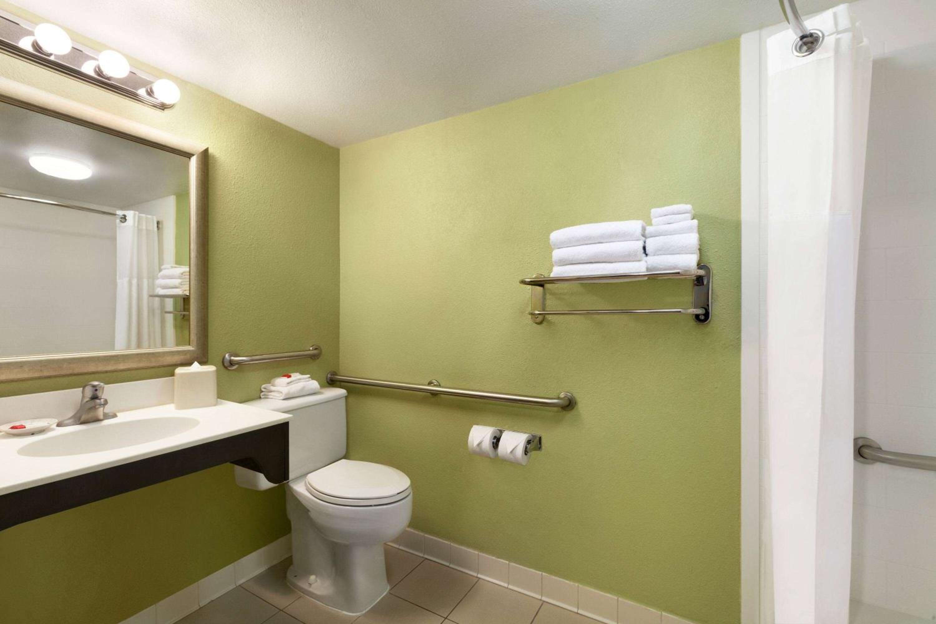 Days Inn by Wyndham Baltimore Inner Harbor - Property Image 49