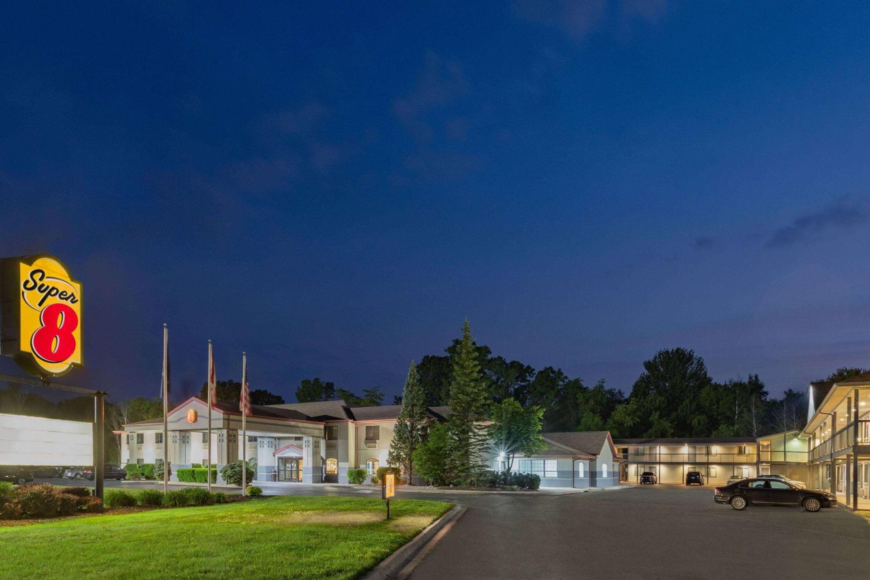 Super 8 by Wyndham Marysville/Port Huron Area view 3