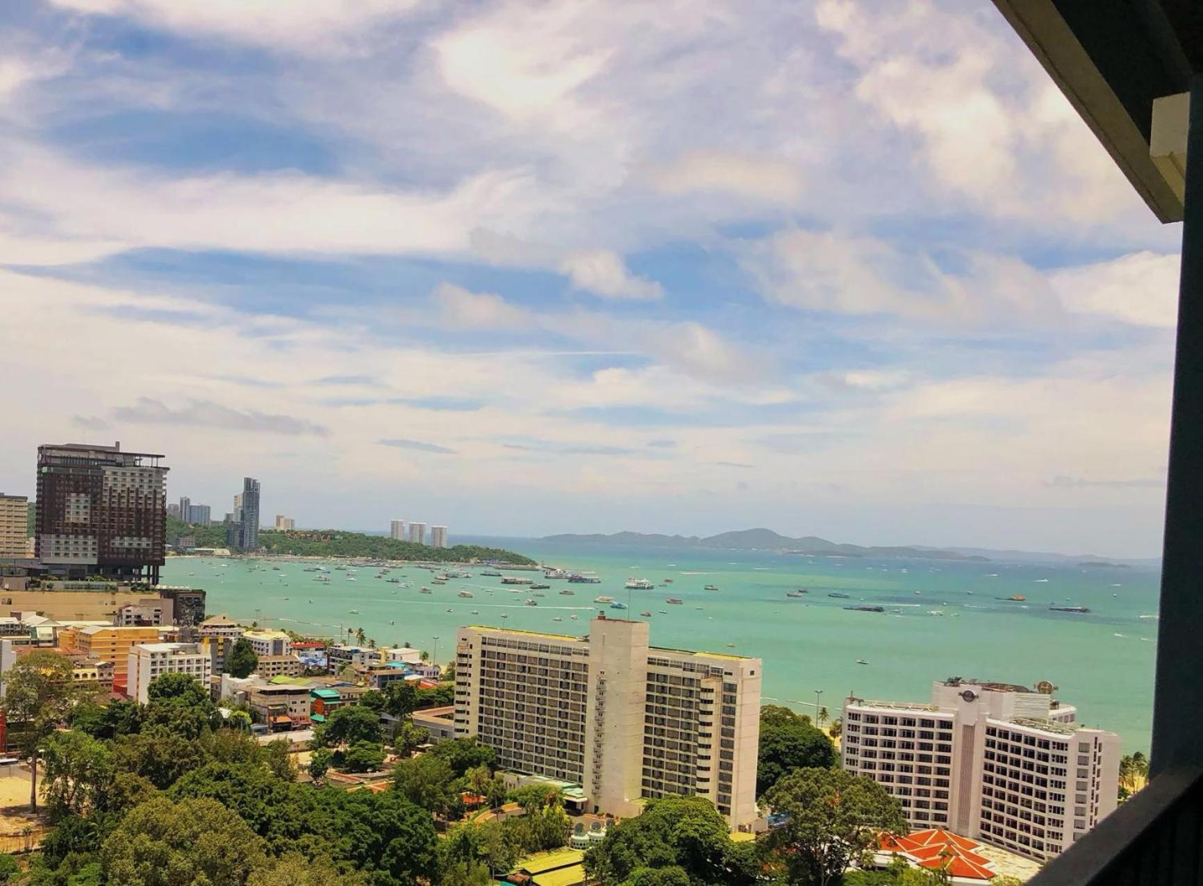 Pattaya Fnb Central Infinity Pool