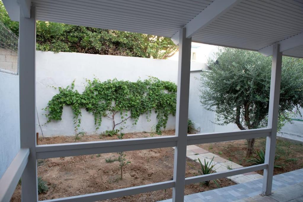 Rania 's house, next to the beach. photo 2