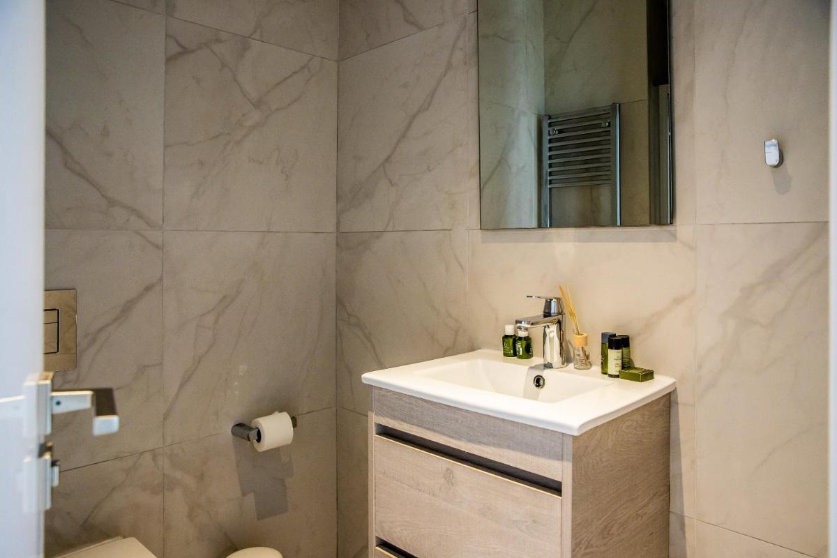 Phaedrus Living: 360 Tower Luxury Flat