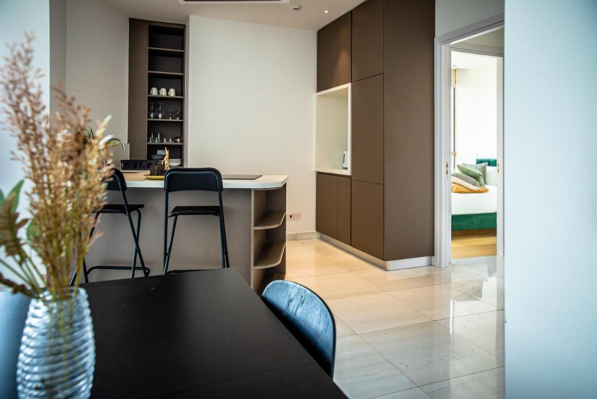 Phaedrus Living: 360 Tower Luxury Flat