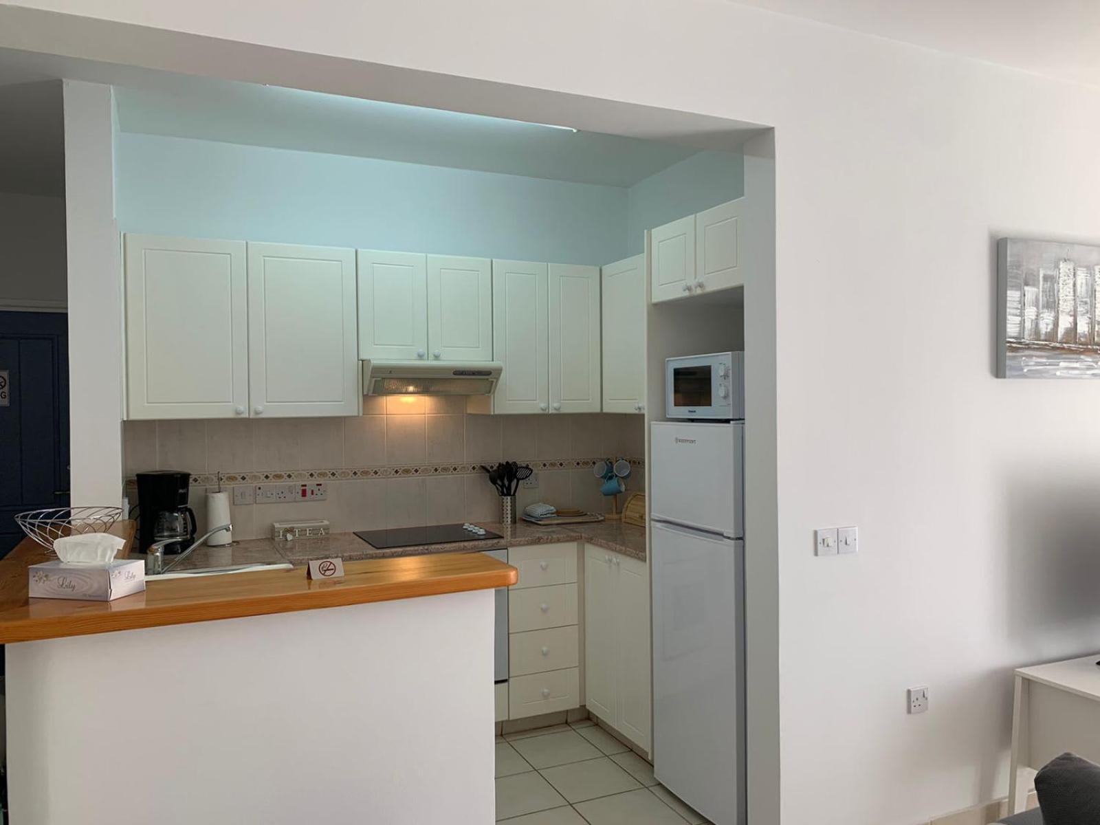 Limnaria Gardens - modern sunny 2 bed apartment view 4