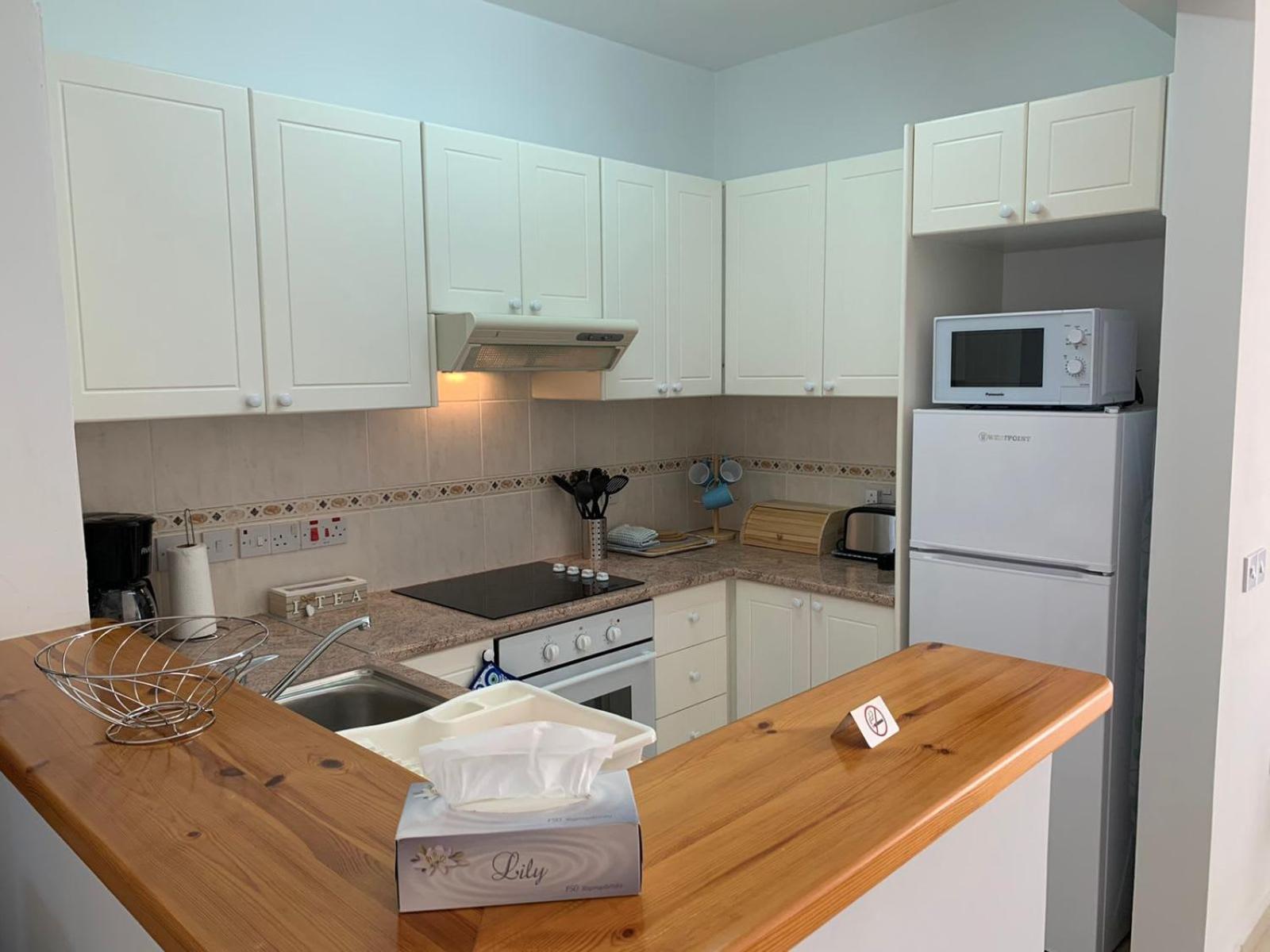Limnaria Gardens - modern sunny 2 bed apartment view 5