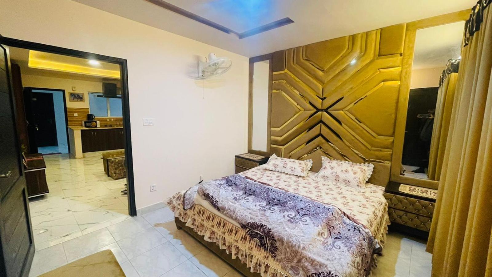 ROYAL EXECUTIVE DELUXE APARTMENt E11 2 view 3