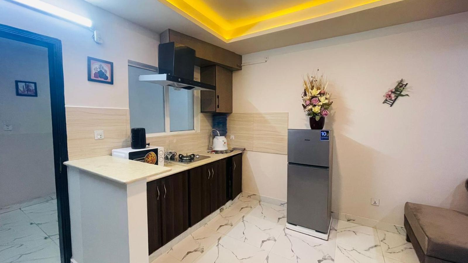 ROYAL EXECUTIVE DELUXE APARTMENt E11 2 view 4