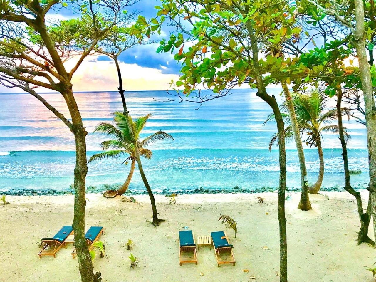 Turtle Beach Sanctuary, Utila