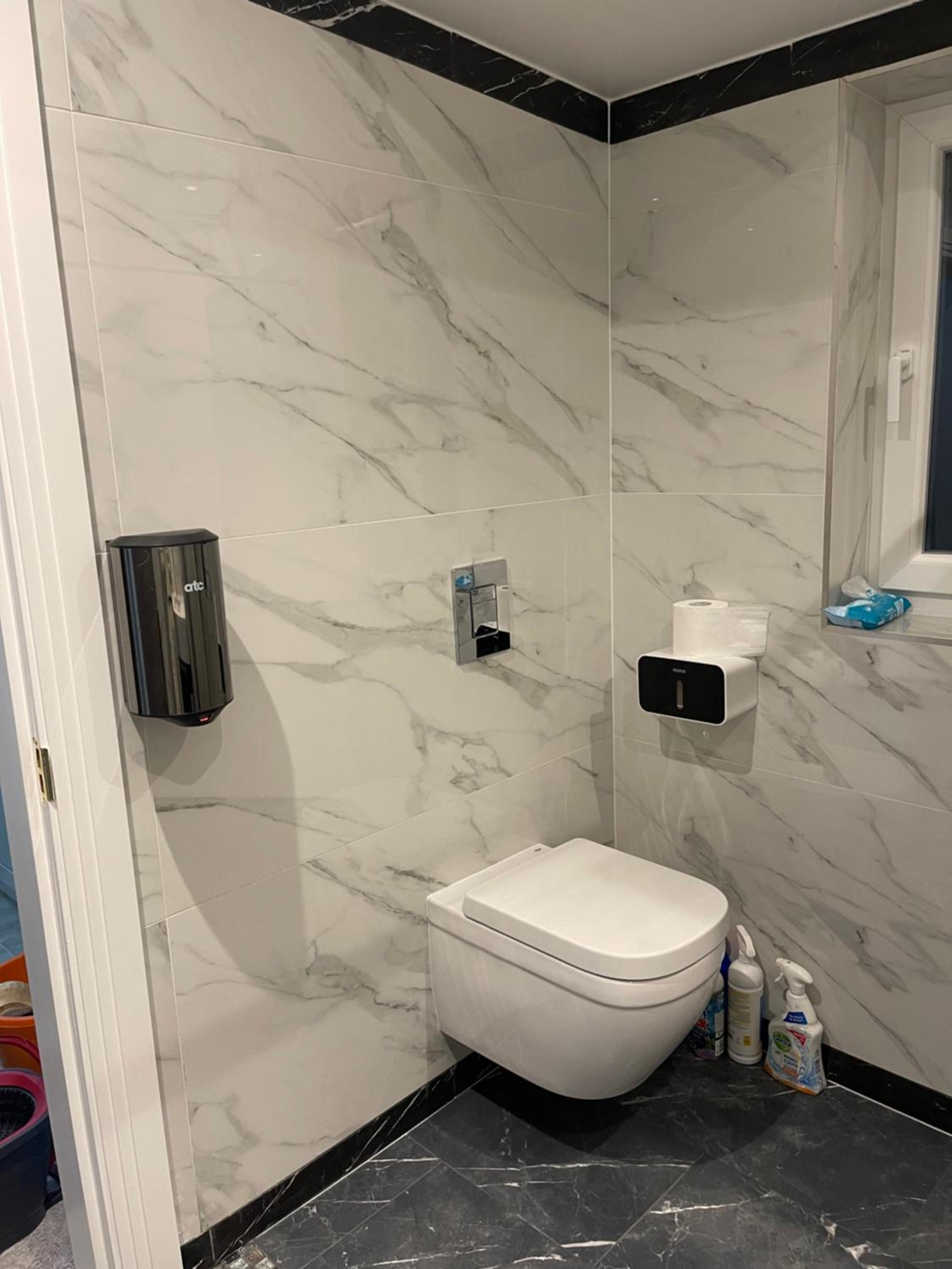 Modern huge double room with private bathroom in Colindale view 3