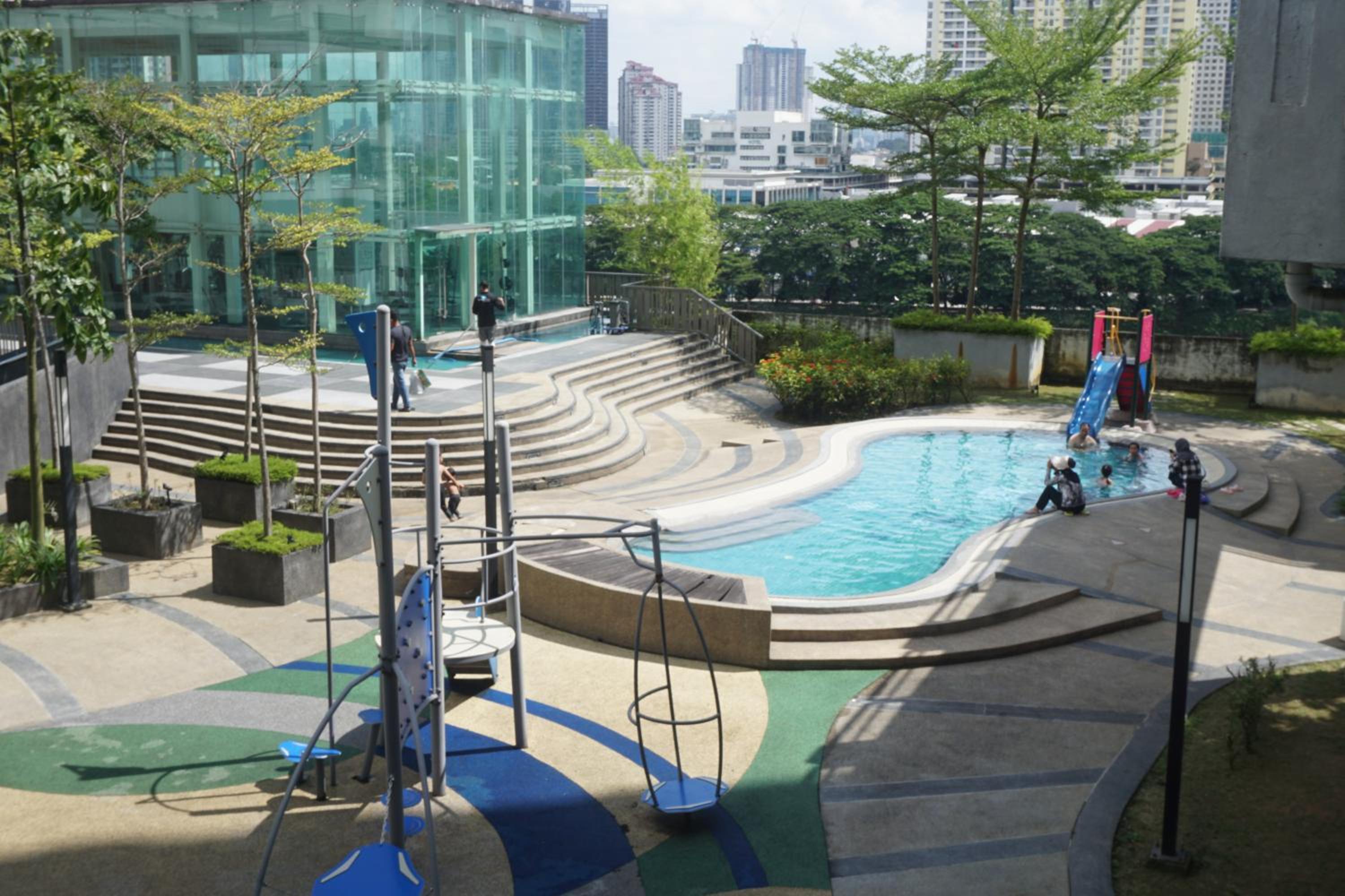 Good Mood House 3-7pax,Free Parking,upstairs Shopping Mall, Hospital Columbia, TAR University, LRT Station