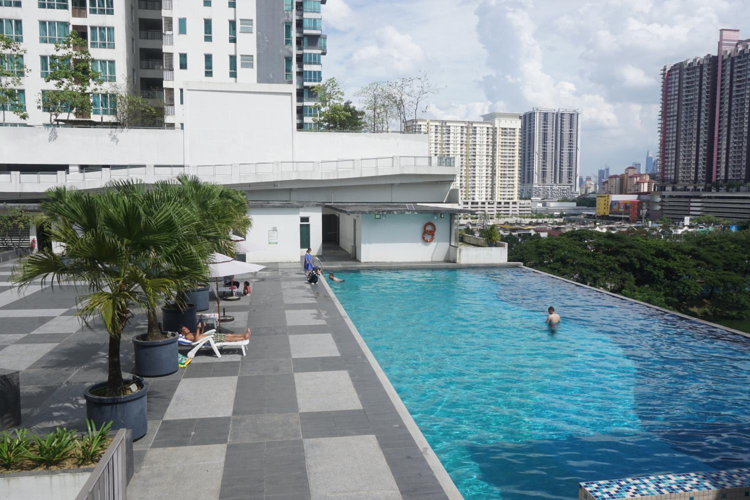Good Mood House 3-7pax,Free Parking,upstairs Shopping Mall, Hospital Columbia, TAR University, LRT Station