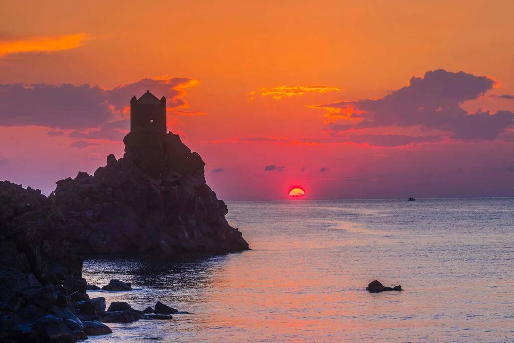 Seafront balcony Aci Castello