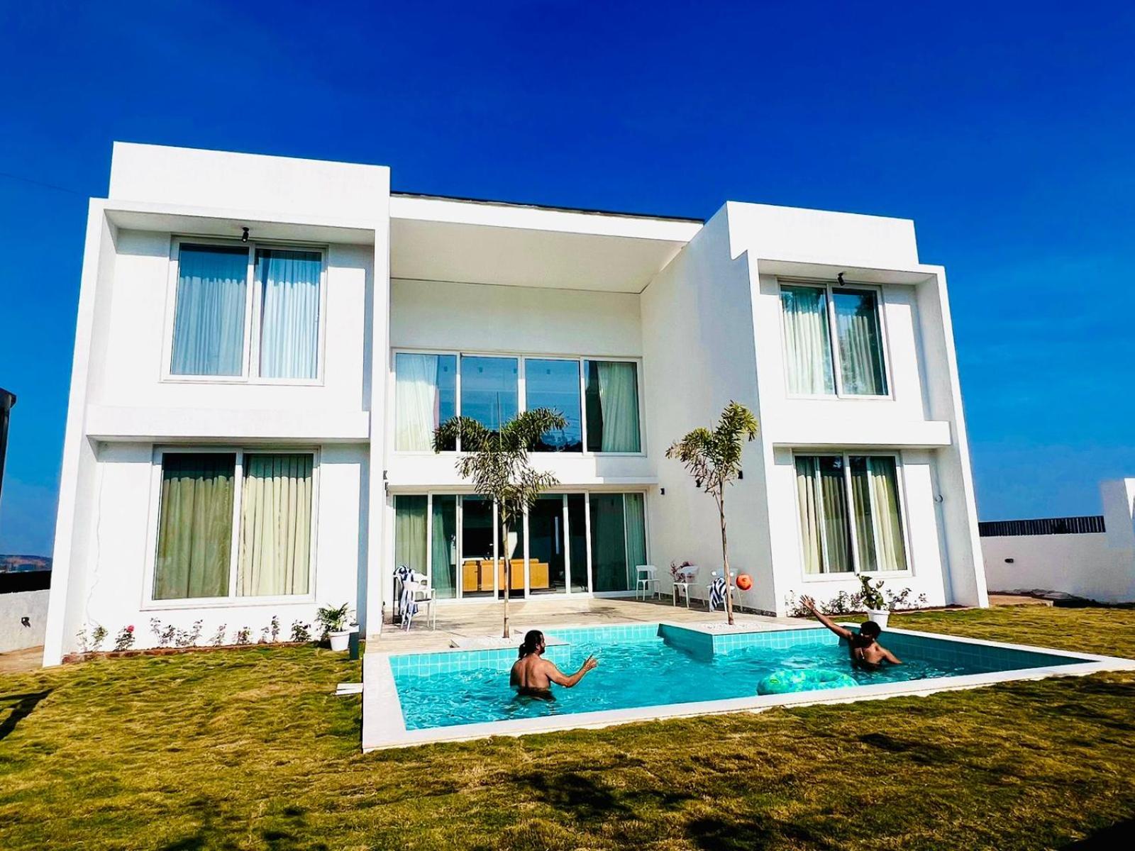 Redhomex Square villa