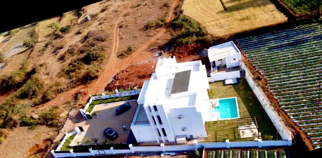 Redhomex Square villa