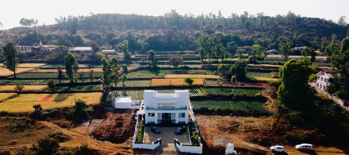 Redhomex Square villa