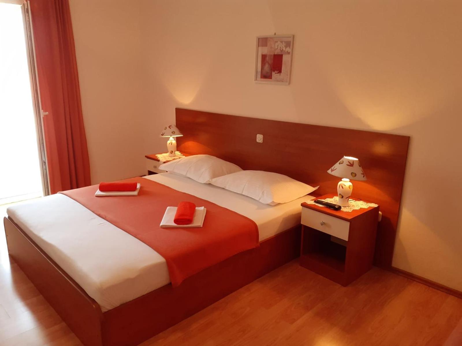 APARTMAN 5 KRISTINKA Gujinović
