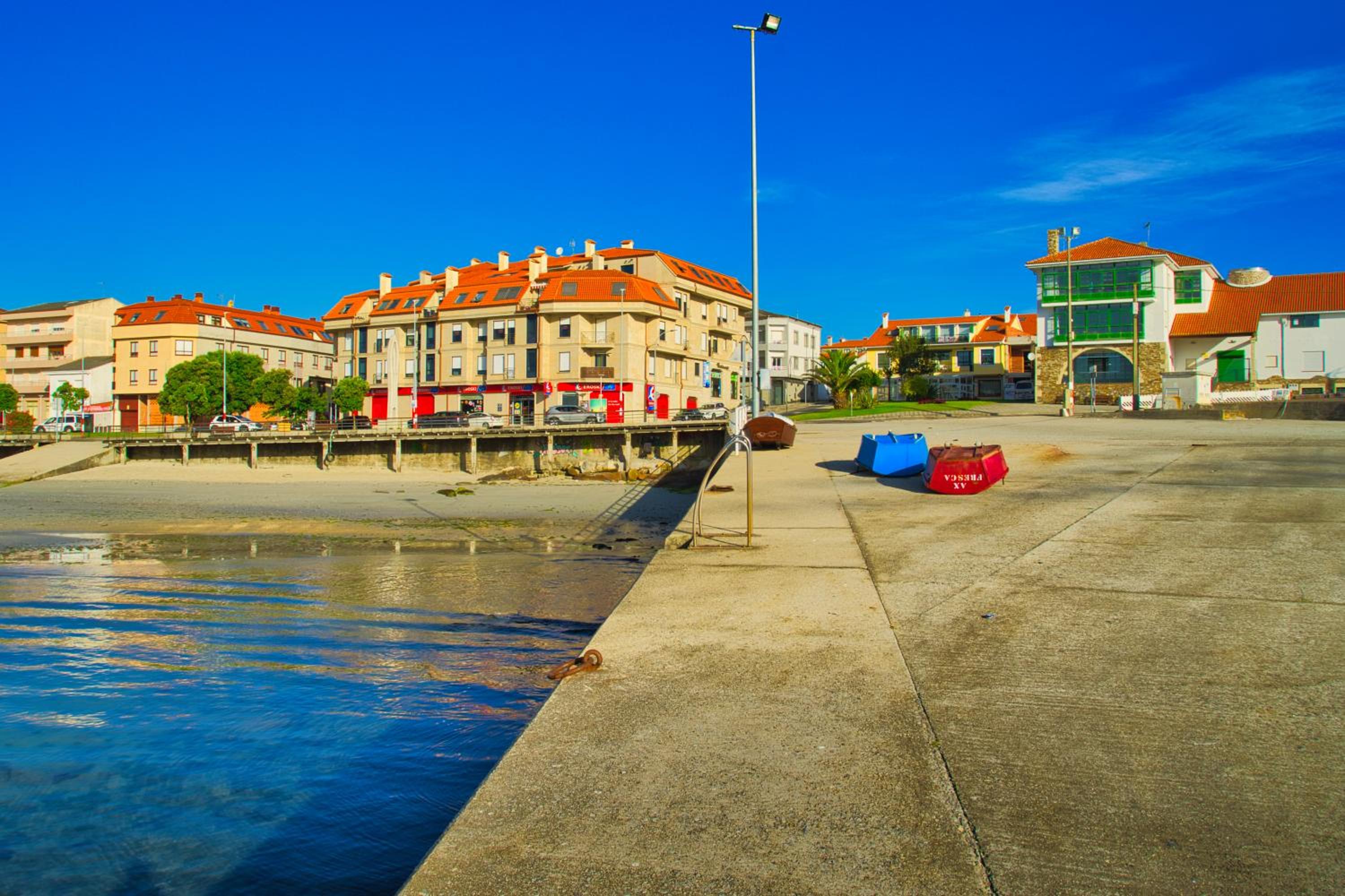 Lujo y vistas panorámicas en primera línea de mar