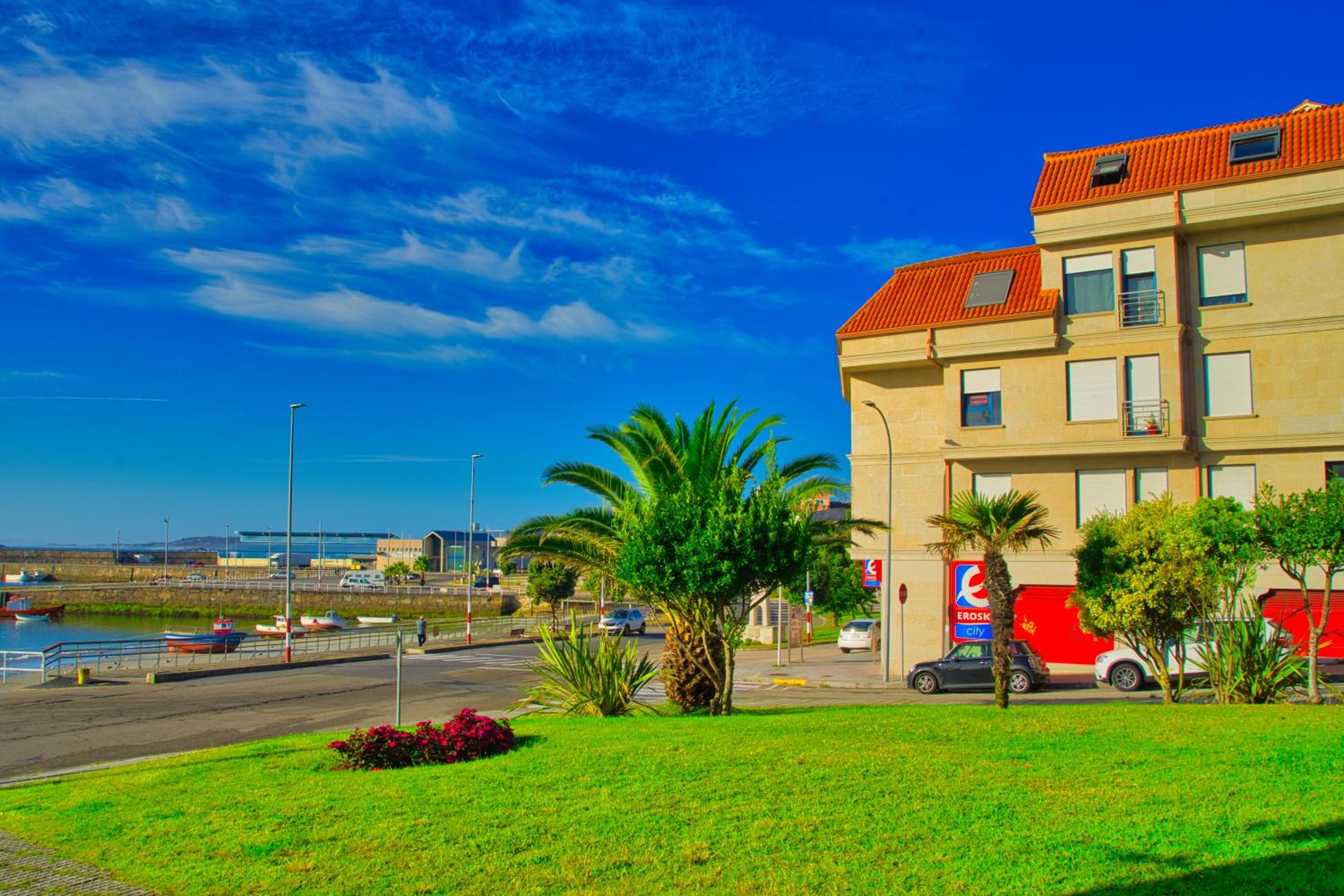 Lujo y vistas panorámicas en primera línea de mar