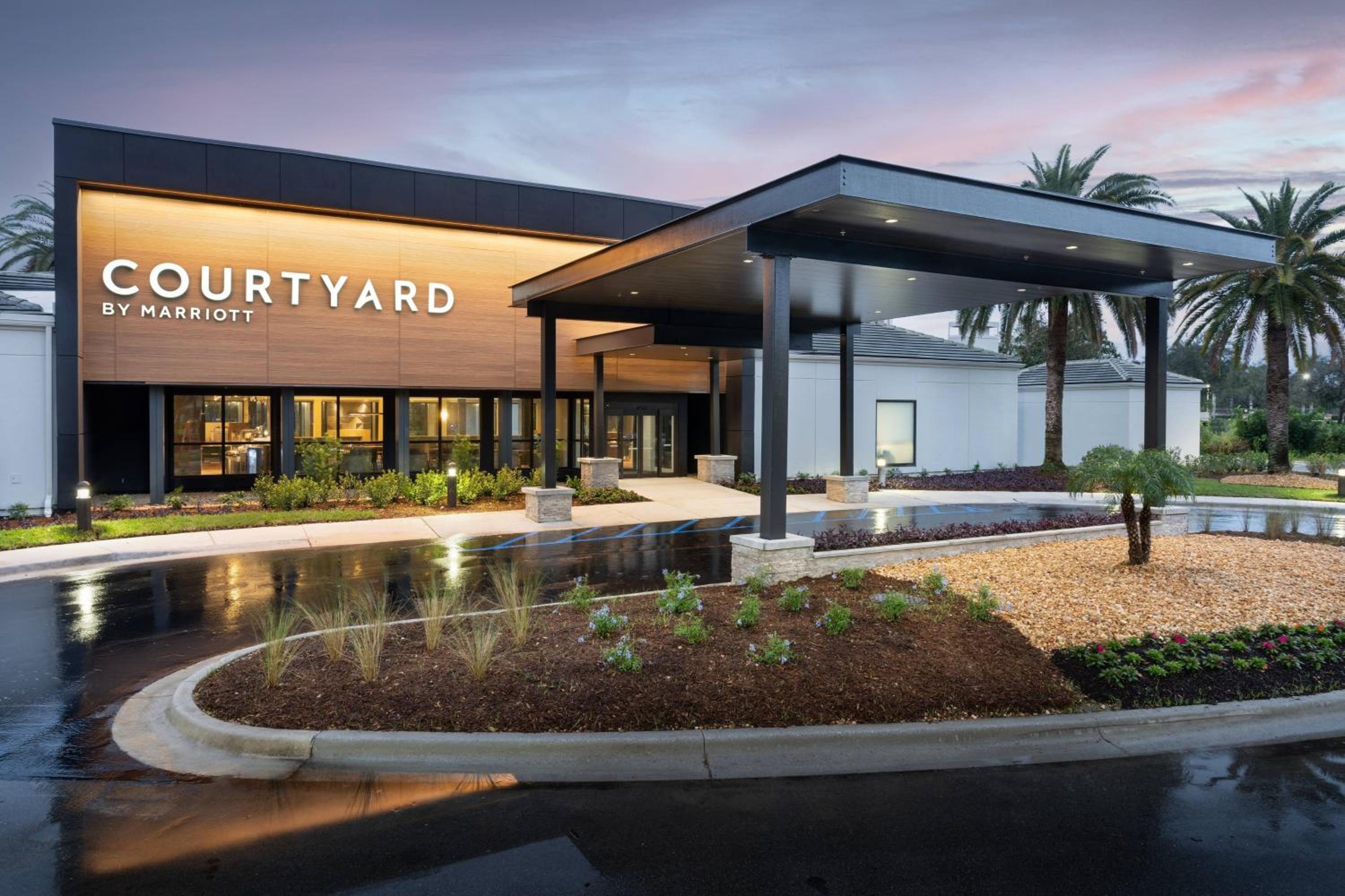 Hotel Courtyard by Marriott West Palm Beach - Image 1