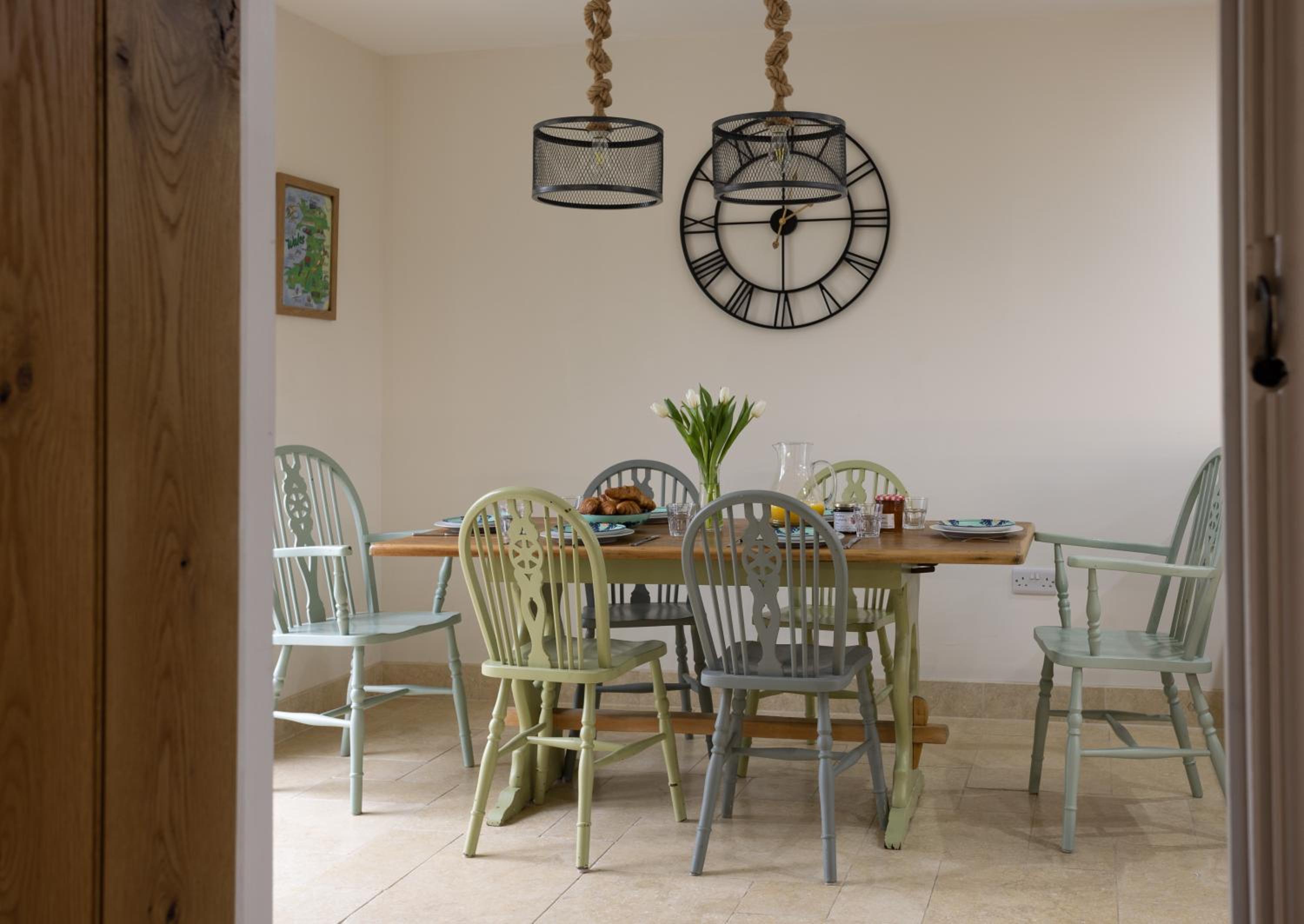 Family Country Cottage with Stunning Mountain View sleeps 12 view 5