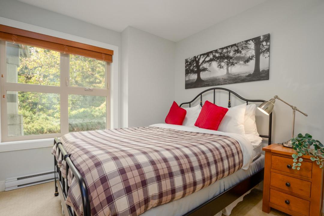 2BR - Multi-Level Townhome with Hot Tub by Harmony Whistler
