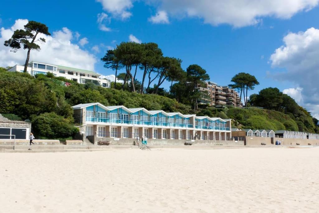 Hotel Dolphin Retreat Close To Beaches And Harbour