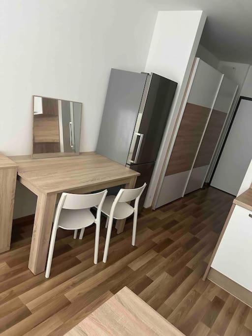 Bratislava Centrum, Ahoj park apartments, 6floor with balcony view 2
