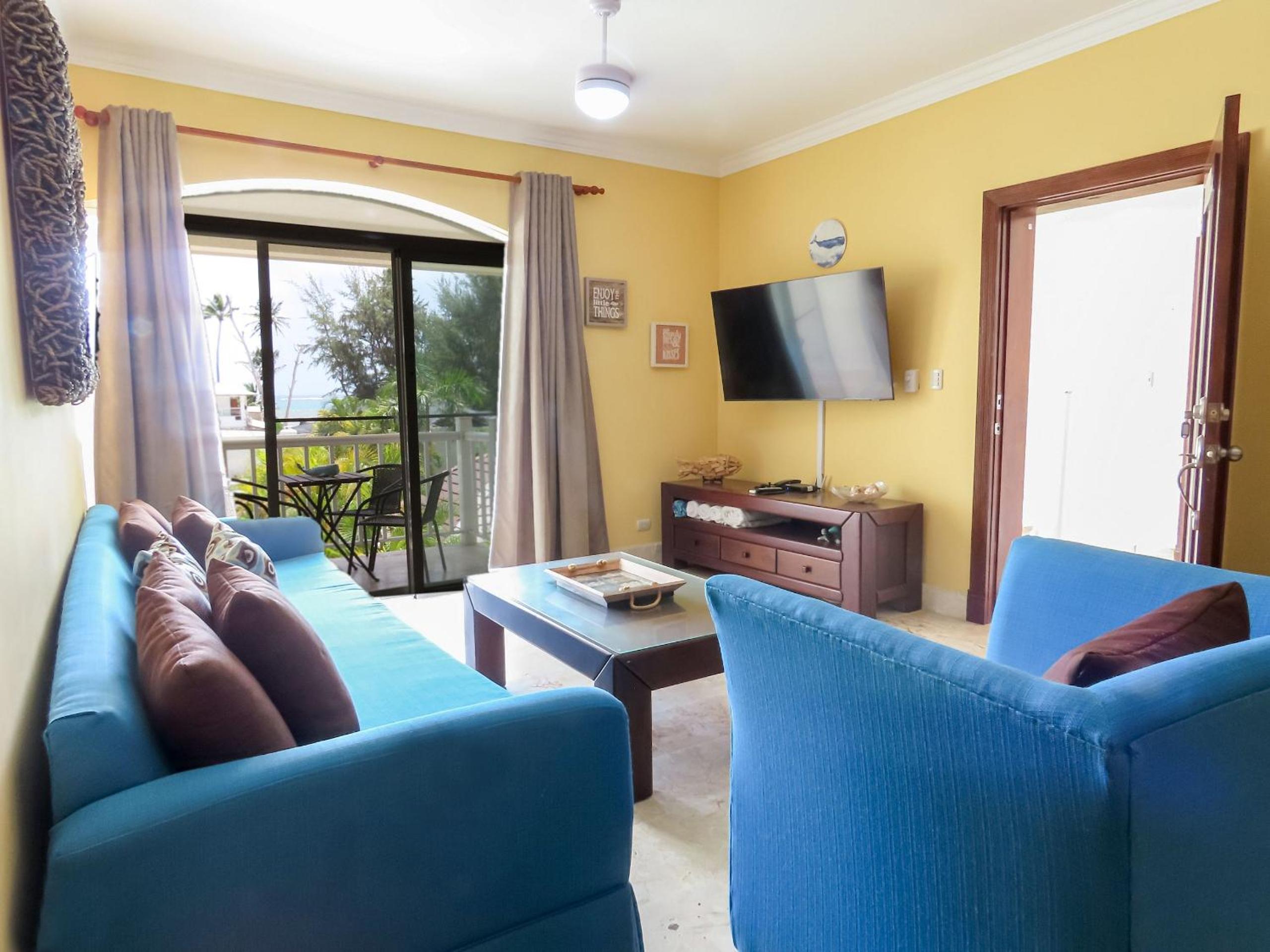 Just 50 meters from the beach, bars and restaurants.