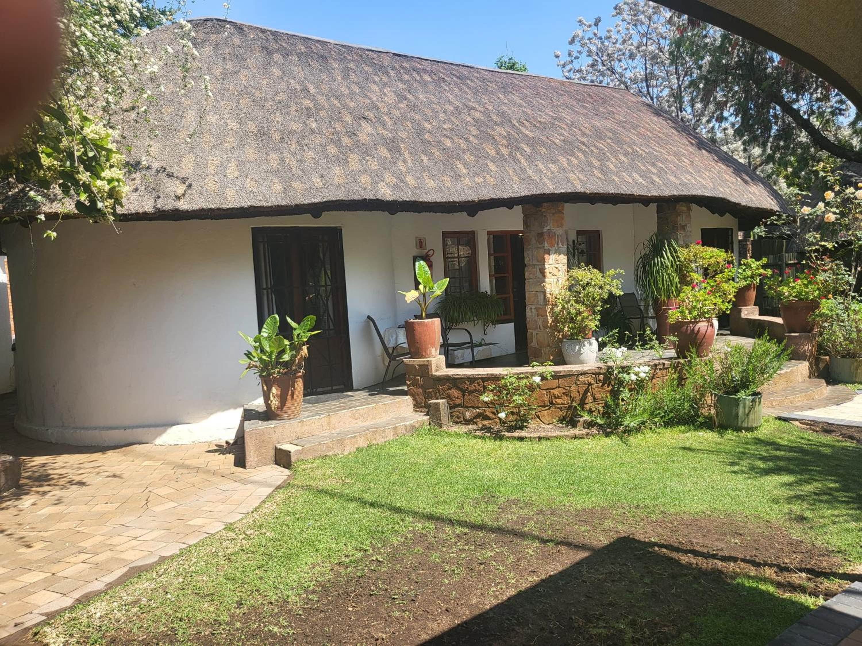 Harties Lodge - Rose Cottage view 2