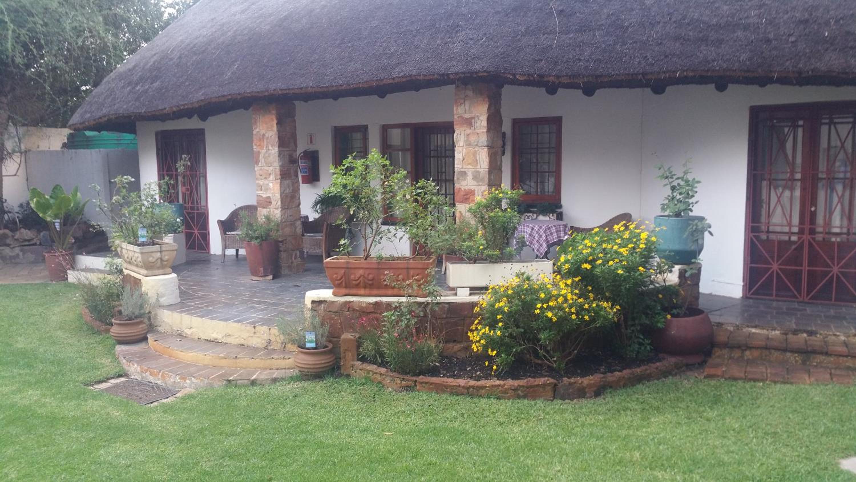 Harties Lodge - Rose Cottage view 4