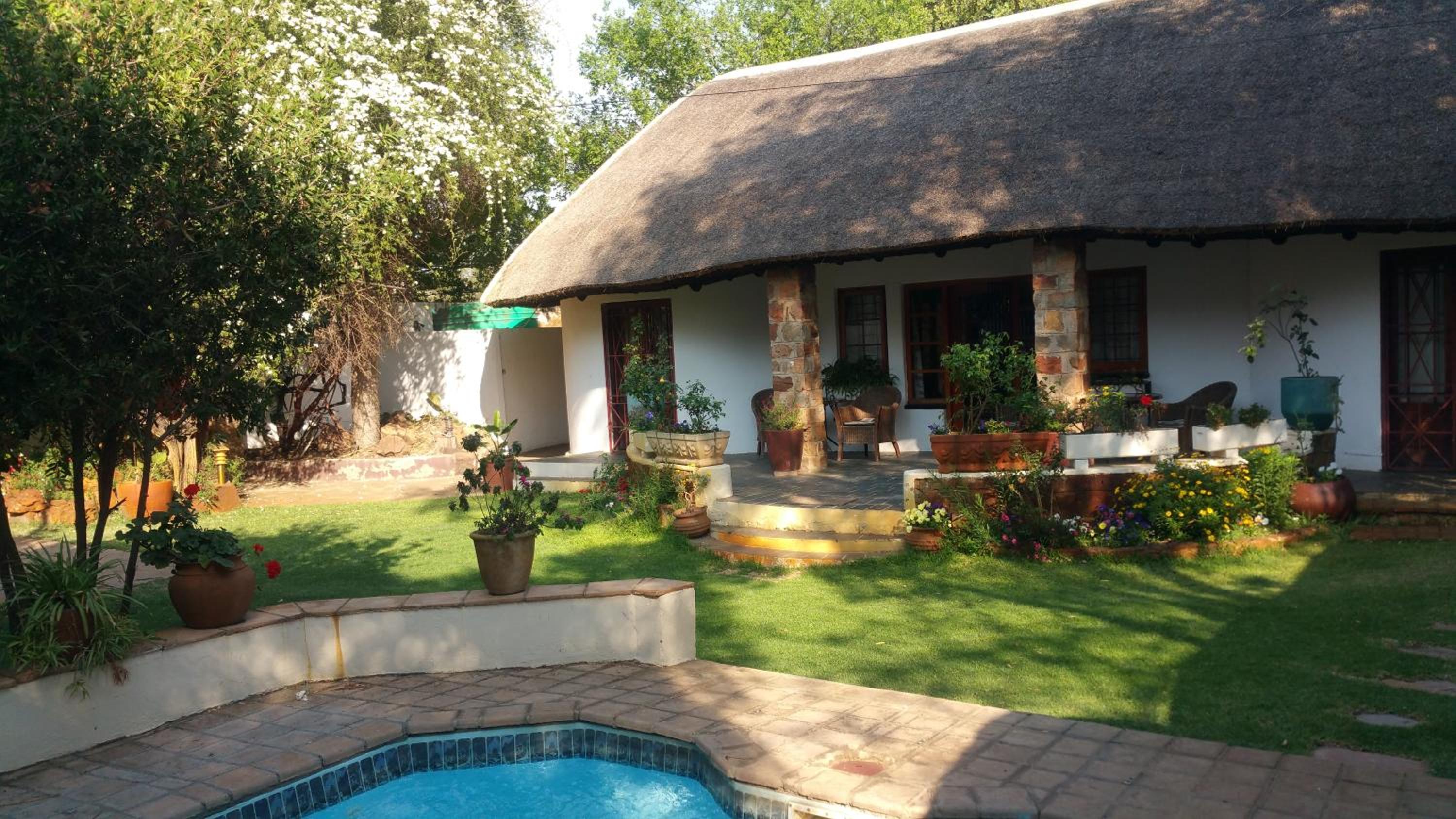 Harties Lodge - Rose Cottage view 3