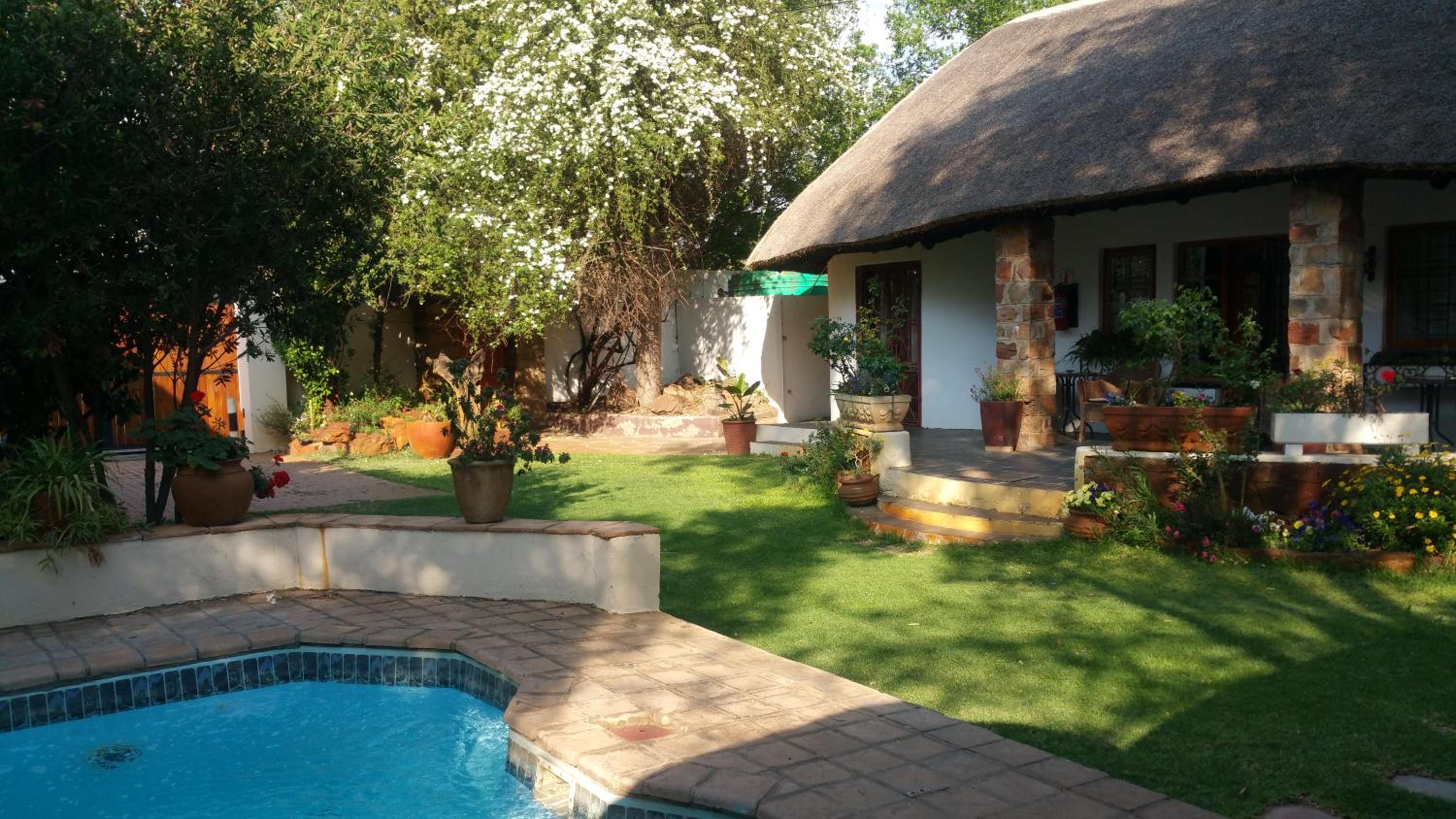 Harties Lodge - Rose Cottage view 5