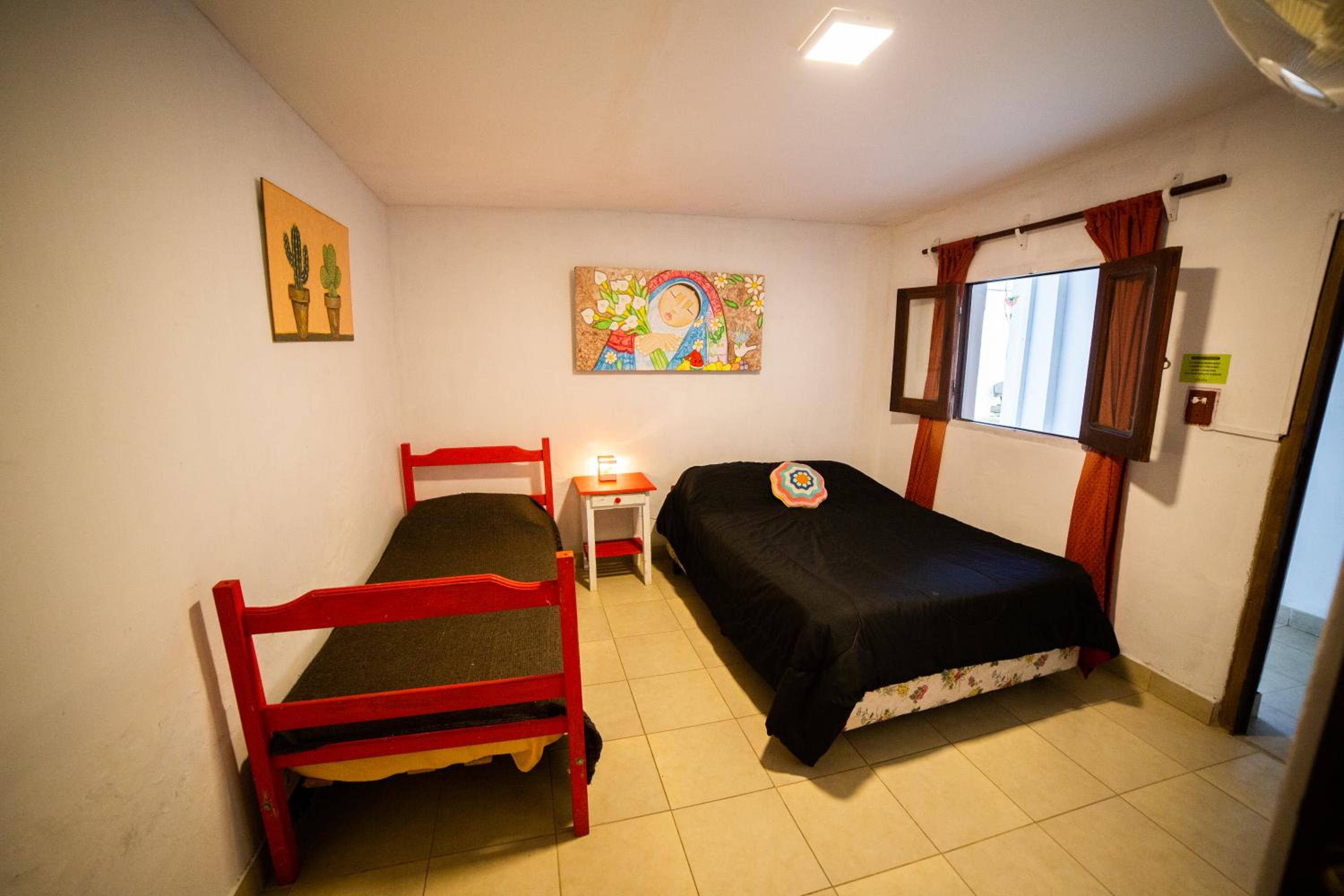 Huaka Hostel and Guest house