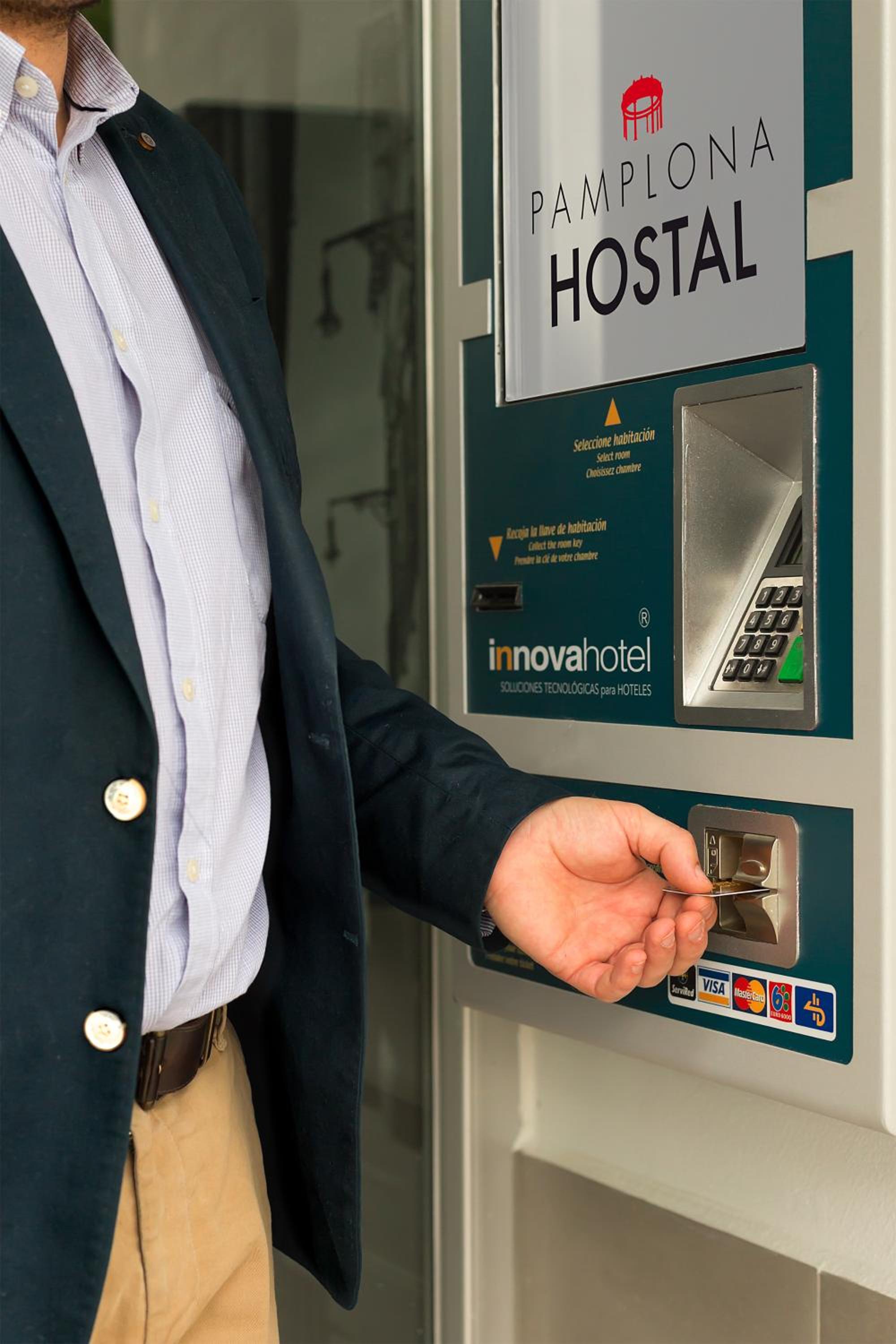 IRAIPE Pamplona Hostal Auto Check-in