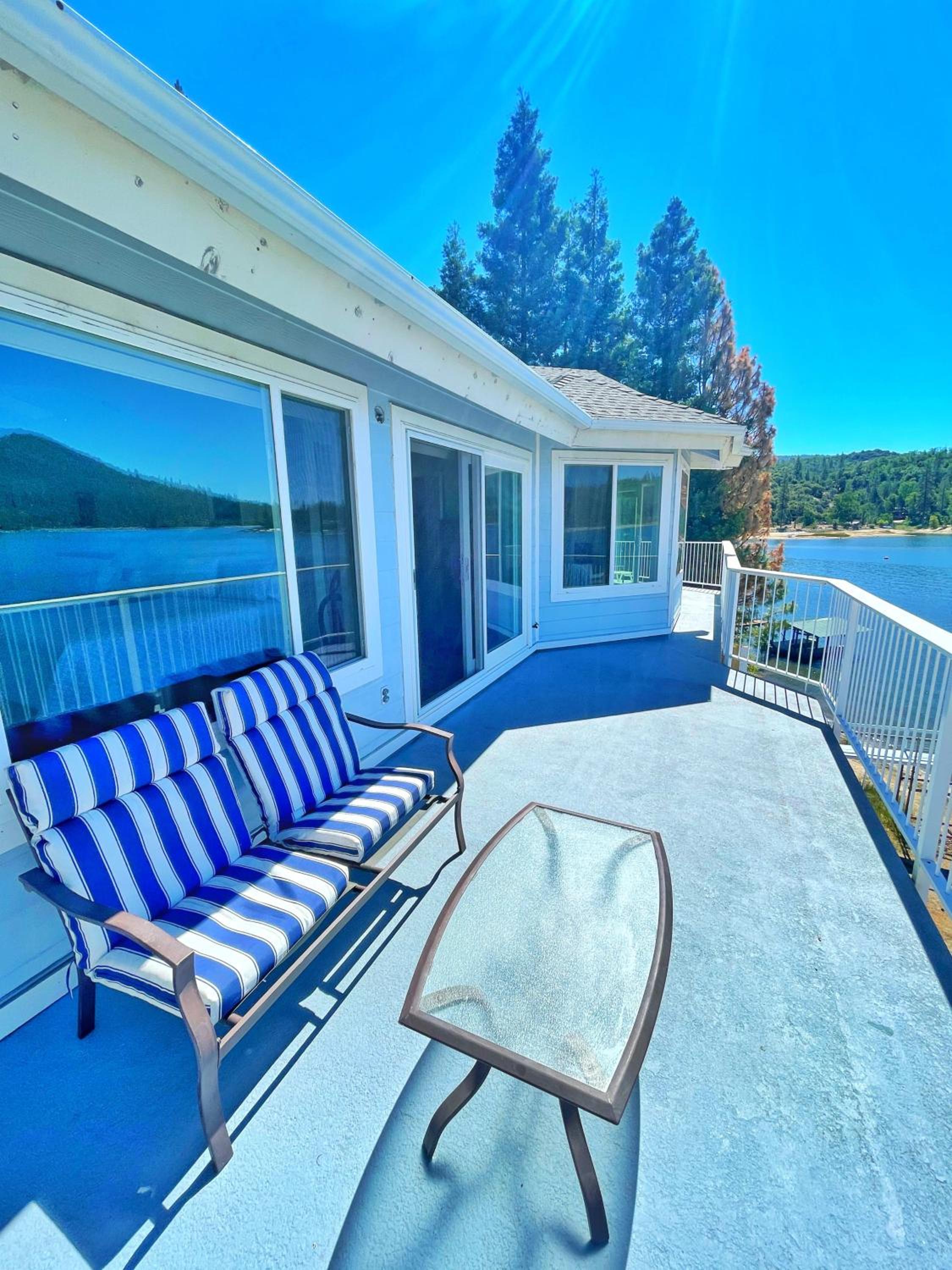 Beautiful Lakefront Home Spectacular View - Herrera