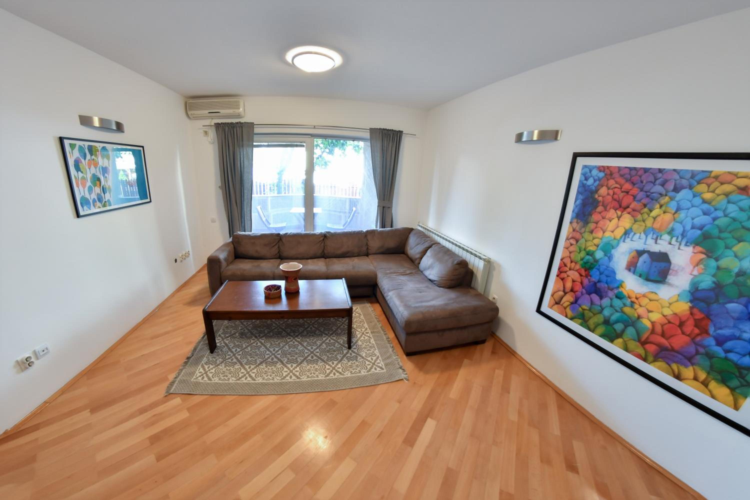 Spacious apartment with own garden and balcony view 2