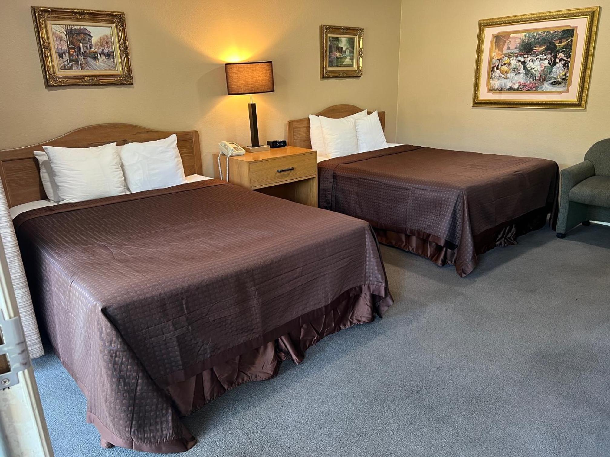 Visalia Vacations - Lamp Liter Inn - Property Image 12