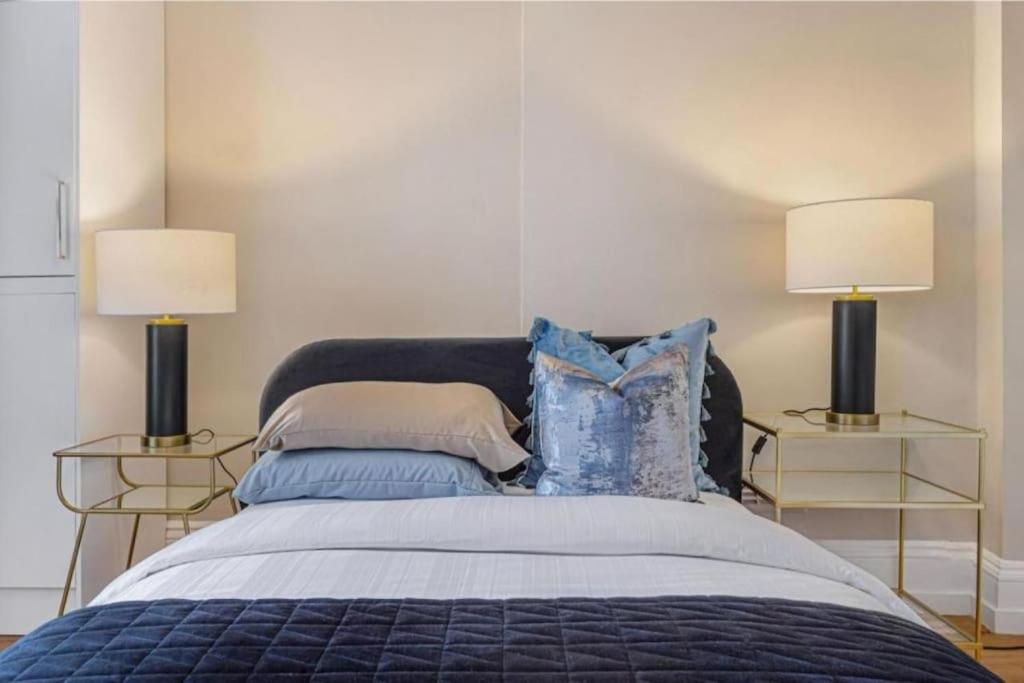 Gorgeous Hyde Park Home with Lift-Elevator Access & Nice View