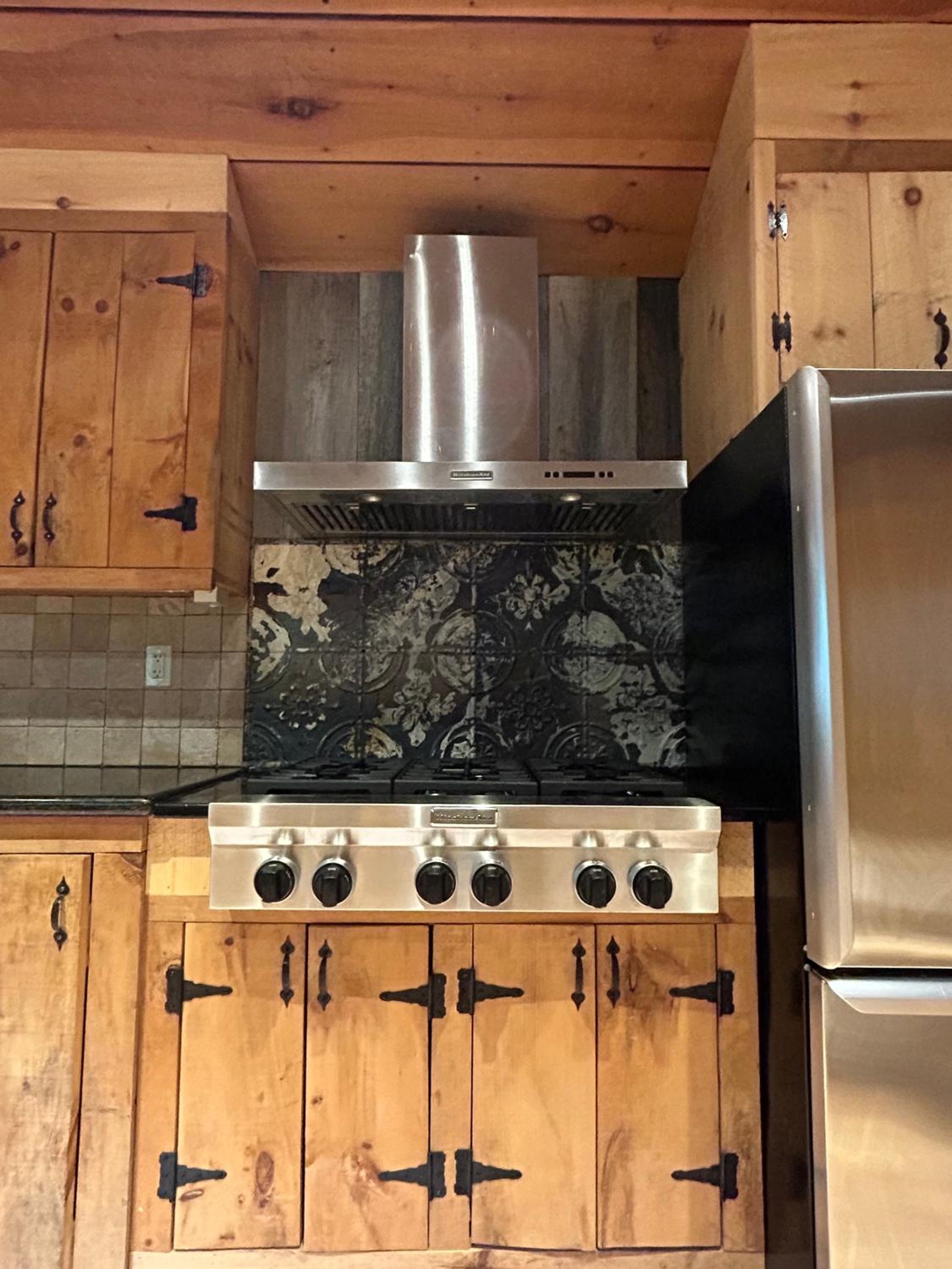 Cozy Guest House close to Wasaga Beach & Blue Mtn