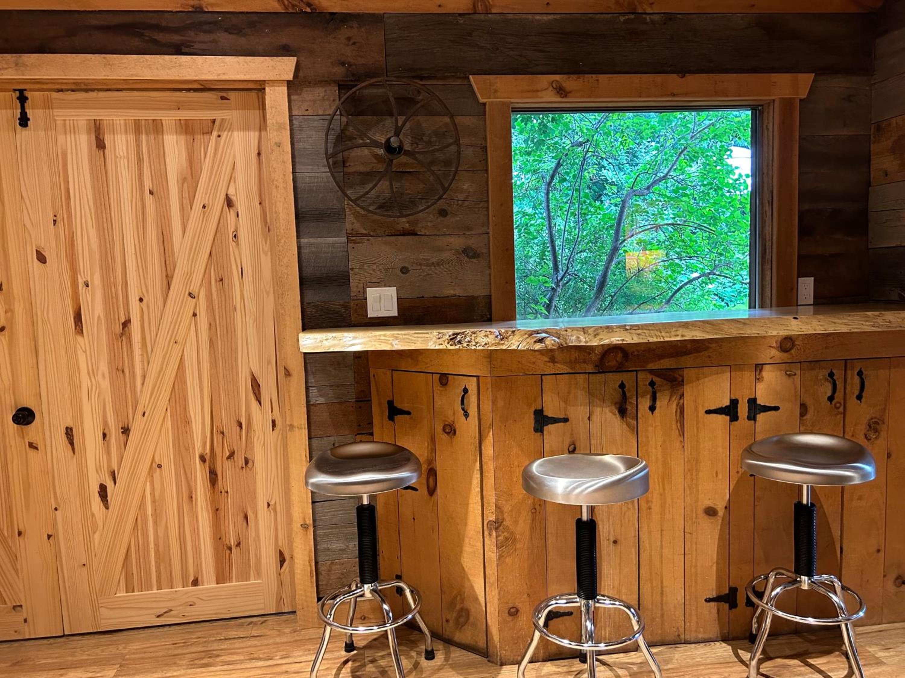 Cozy Guest House close to Wasaga Beach & Blue Mtn