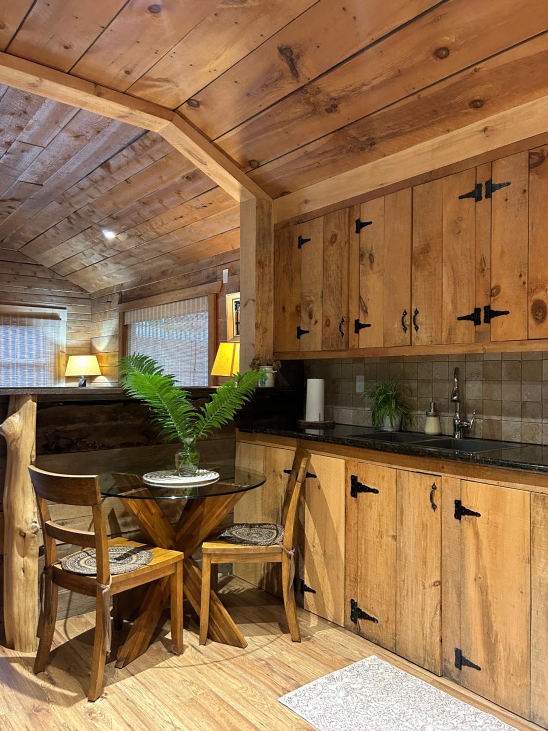 Cozy Guest House close to Wasaga Beach & Blue Mtn